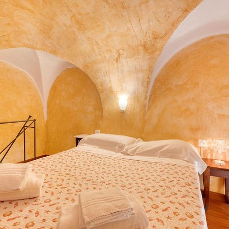 Mini Accommodation In Sanremo Liguria ภายนอก รูปภาพ