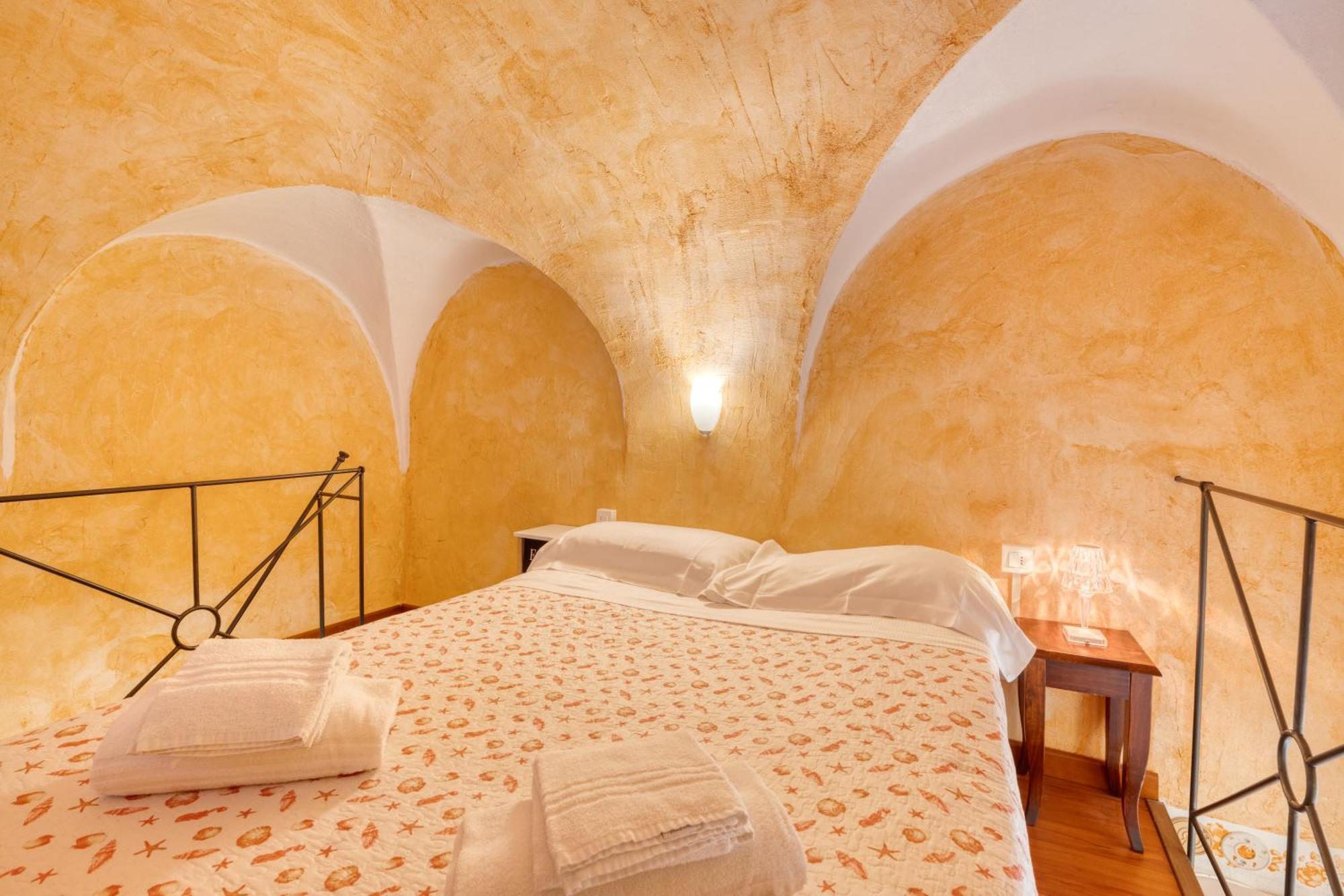 Mini Accommodation In Sanremo Liguria ภายนอก รูปภาพ