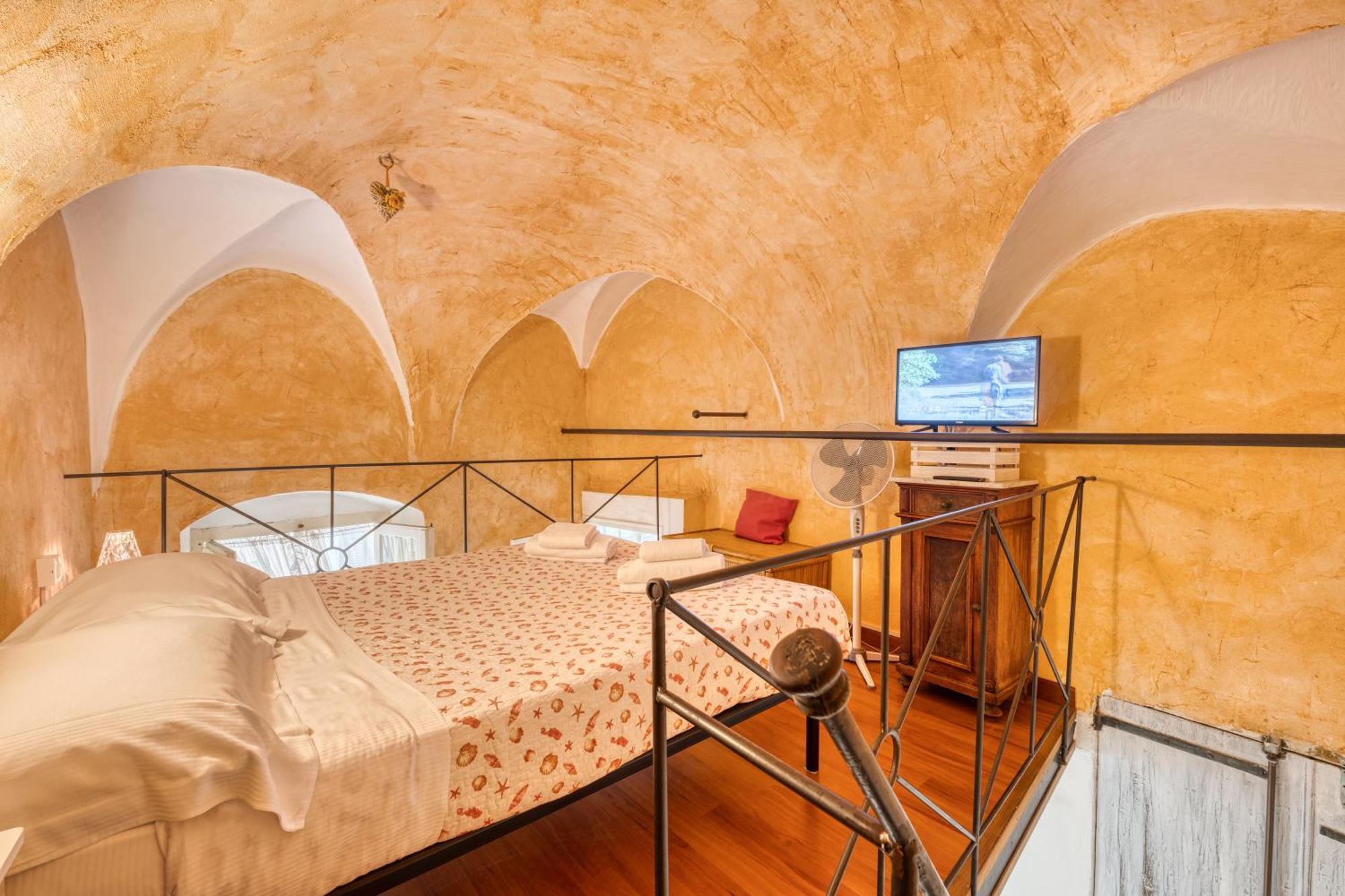 Mini Accommodation In Sanremo Liguria ภายนอก รูปภาพ